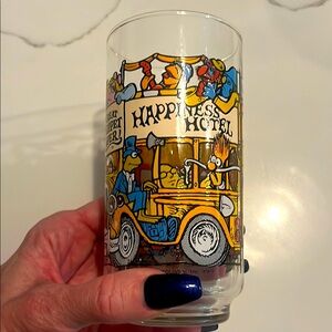 McDONALDS 1981 THE GREAT MUPPET CAPER HAPPINESS HOTEL DRINKING GLASS VINTAGE CUP